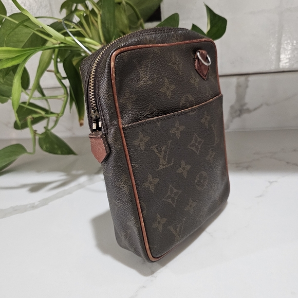 Louis Vuitton Brown Monogram Messenger Bag - Picture 2 of 11